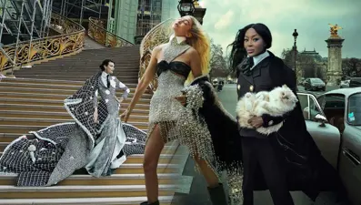 Gigi Hadid, Kendall Jenner ve daha birçok ünlü model tasarımcı Karl Lagerfeld için bir araya geldi