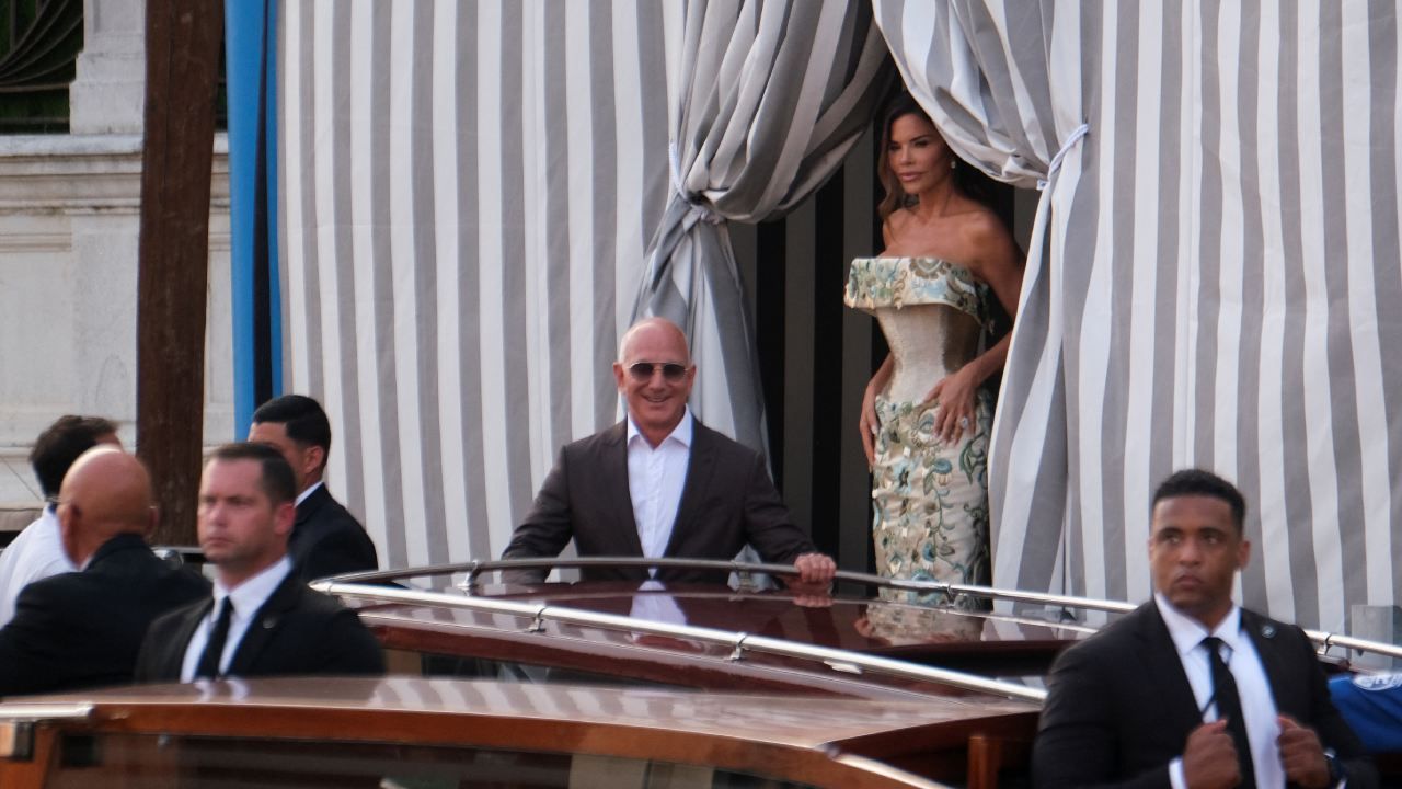 Venedik karıştı: Jeff Bezos'un lüks düğününe tepkiler büyüyor