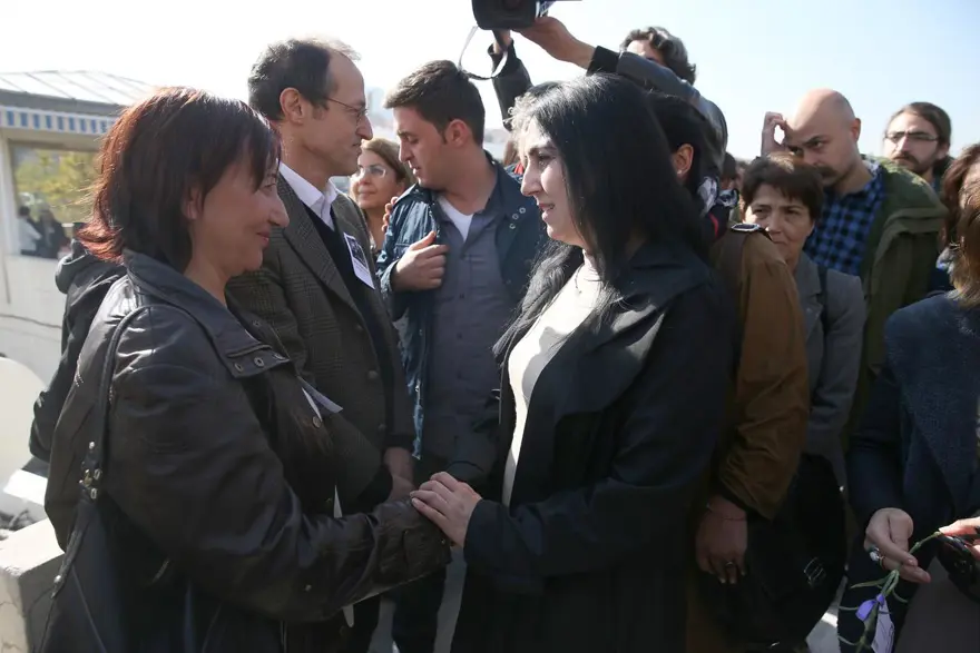 Gülten Akın son yolculuğuna uğurlandı 2 Gülten Akın son yolculuğuna uğurlandı 2