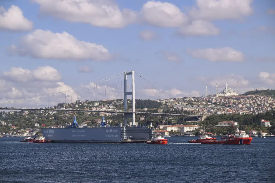 Dev yüzer havuz yeniden İstanbul Boğazı'nda 2