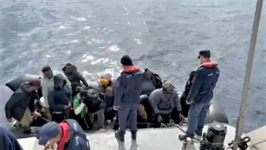 İzmir açıklarında 66 düzensiz göçmen yakalandı