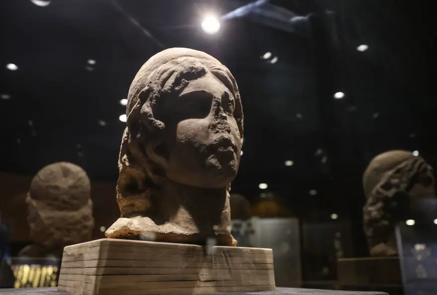 Apollon heykelleri ilk kez ziyaretçisiyle buluştu 14