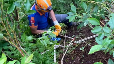 İneğiyle uçurama düşen kadın öldü