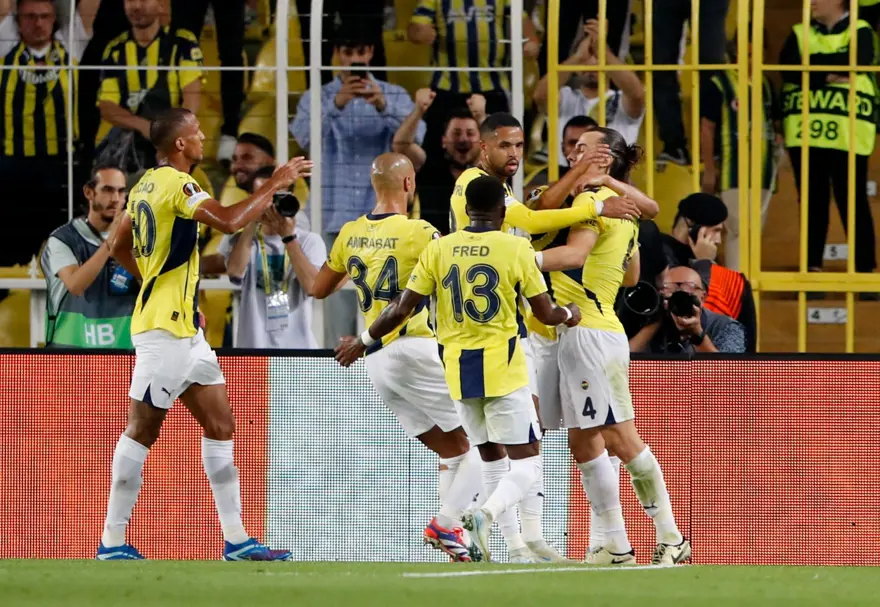 Fenerbahçe Avrupa Ligi'ne galibiyetle başladı: Kadıköy'de 3 gol 2 kırmızı kart! 24
