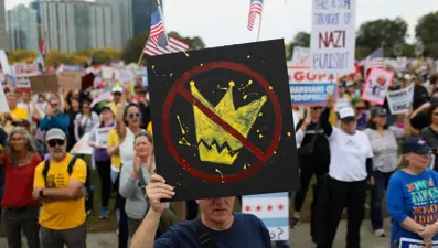 Trump'a karşı "Krallara hayır" gösterisi: Milyonlarca kişi katılıyor