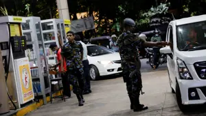 Sri Lanka'da akaryakıt satışı 2 haftalığına askıya alındı