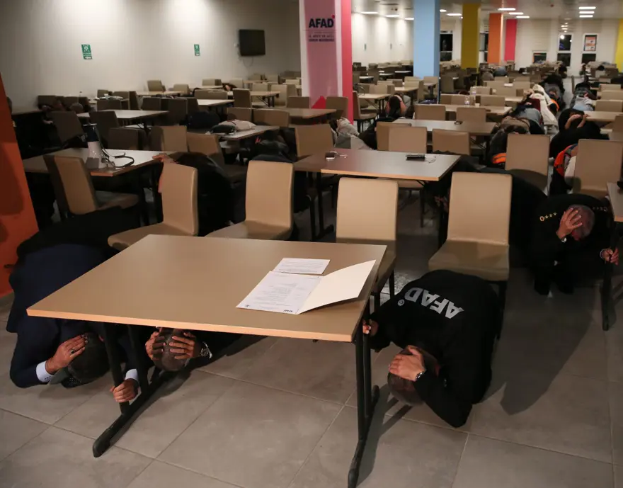 KYK yurtlarında eş zamanlı deprem tatbikatı 32