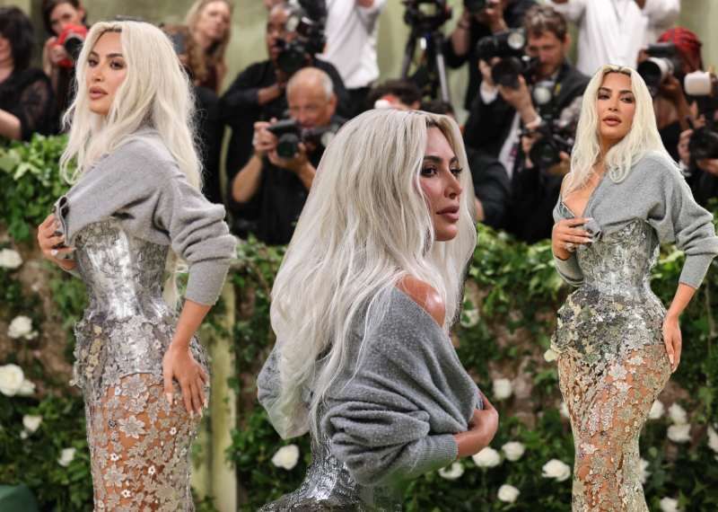 Met Gala'ya Kim Kardashian damgası: Kaç kaburgası alındı?