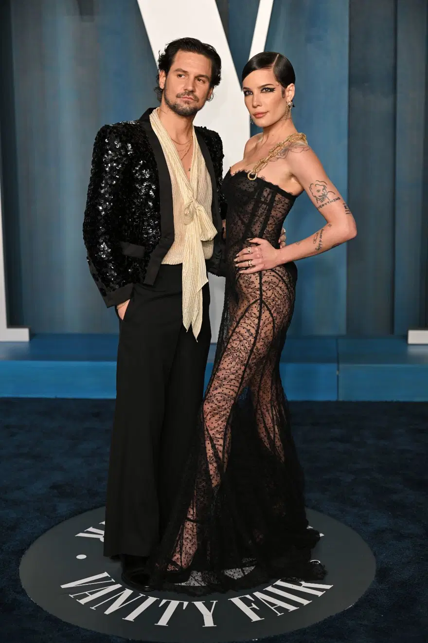 Halsey: Hamilelikten sonra sağlığım kötüleşti Halsey: Hamilelikten sonra sağlığım kötüleşti