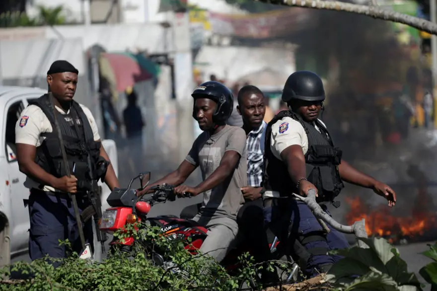 Haiti'de hükümet karşıtı protestolar şiddet olaylarına sahne oluyor 13