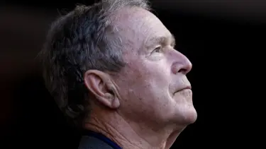 Bush, ABD'li liderlerle dalga geçti: "İkisinden de gencim"