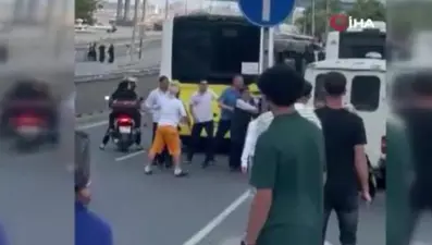 İETT şoförü aracı yolcuların üzerine sürdü