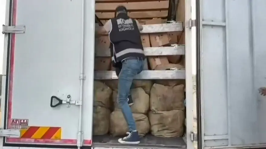 Kaçak alkollere barkod basıp satıyorlarmış: Litrelerce ele geçirildi 