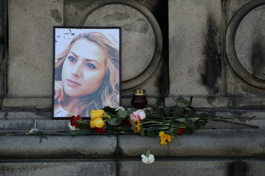 Bulgaristan gazeteci Marinova için yasta 25