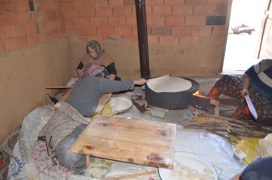 Bir kilo undan 500 tane çıkıyor! Antalyalıların vazgeçilmez lezzeti: Kış boyunca bayatlamıyor 4