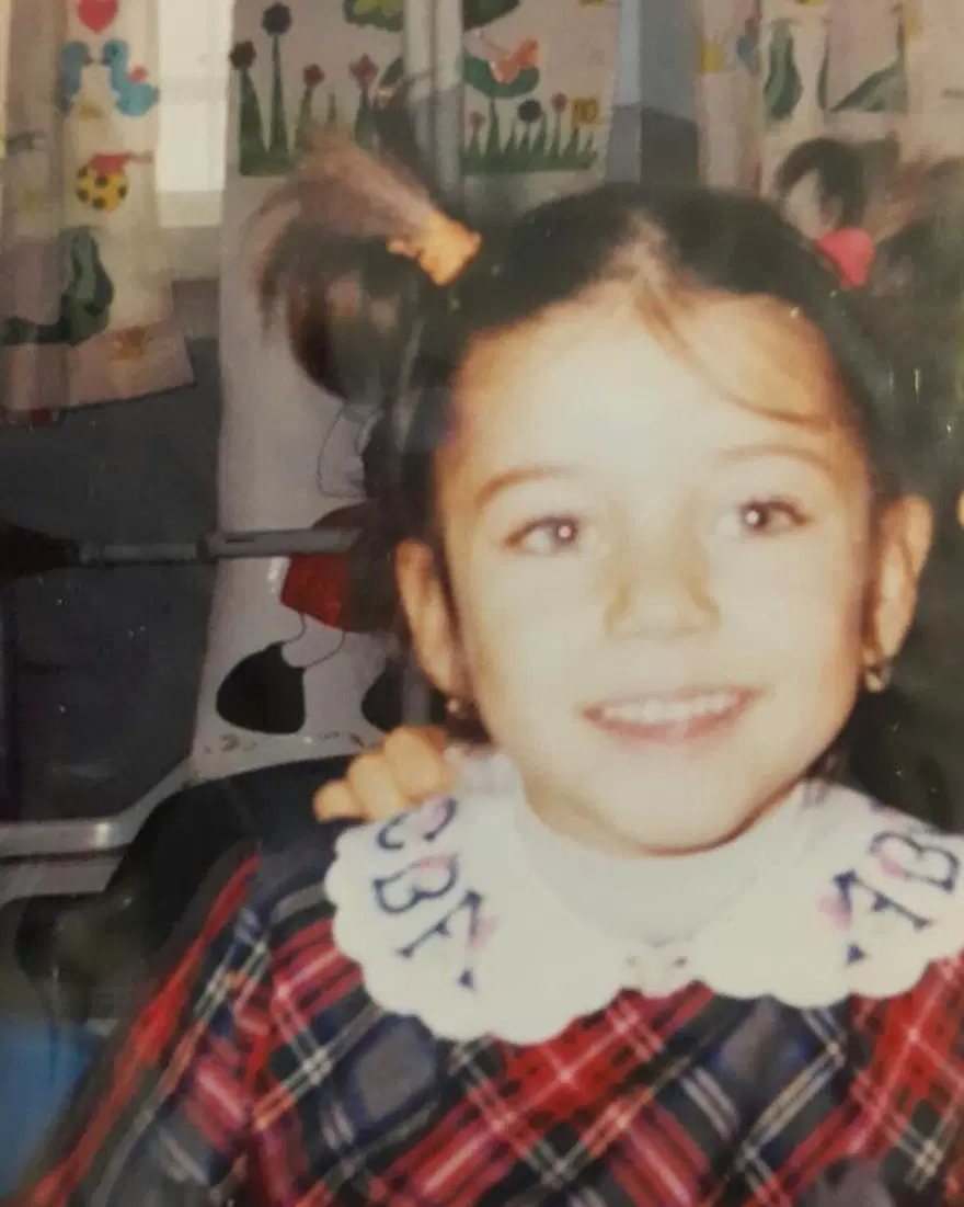 Afra Saraçoğlu: Maddi sıkıntı beni erken olgunlaştırdı 10 Afra Saraçoğlu: Maddi sıkıntı beni erken olgunlaştırdı 10