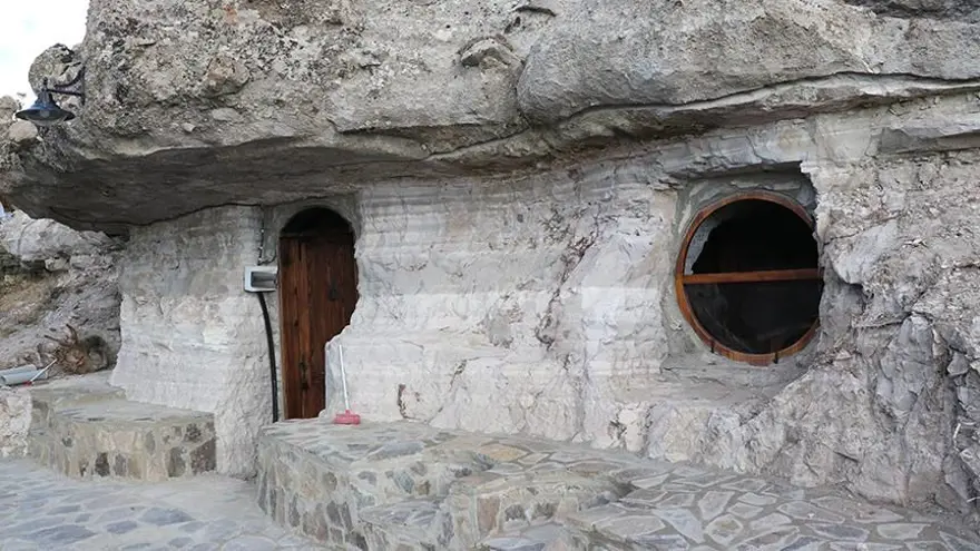 bolu seben, kaya evleri, bungalov evler, bolu'da konaklama, bolu kaya evler 