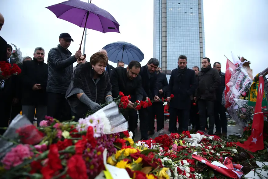 Şehitler Tepesi’ne ziyaretler sürüyor 7 Şehitler Tepesi’ne ziyaretler sürüyor 7