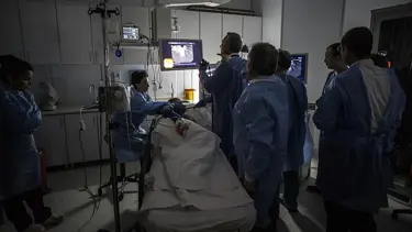 Pankreas ameliyatlarını 100 doktor canlı izledi