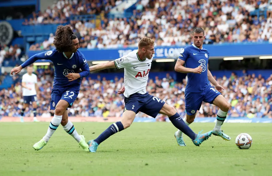 Londra derbisinde teknik direktörler Tuchel ve Conte'ye kırmızı kart 