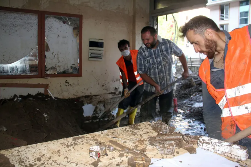 Kimisi altınlarının kimisi de alacaklarının peşinde 4