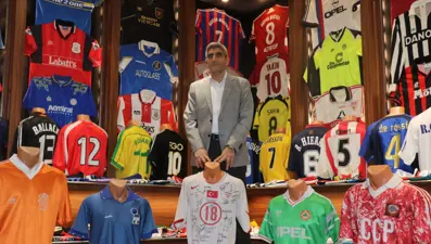 Paha biçemediği formaları için ev ve araba teklif ettiler