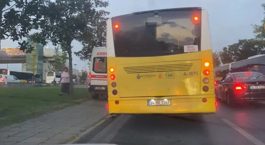 Ambulans kaldırımdan ilerledi 1