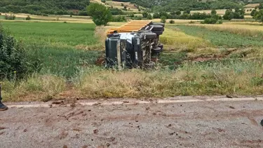 Tokat'ta feci kaza: Devrilen kamyonun şoförü öldü