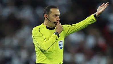 Dünya Kupası yarı finalindeki Hırvatistan-İngiltere maçını Cüneyt Çakır yönetecek
