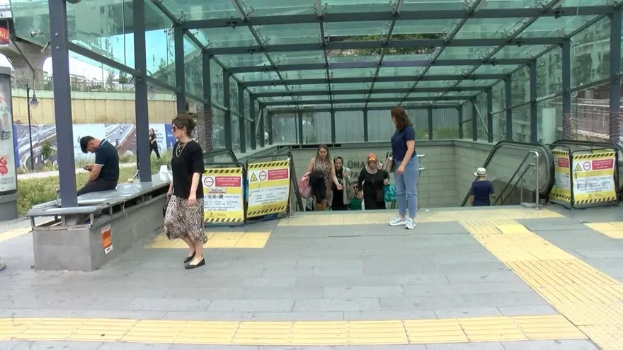 Ünalan metrosunda yürüyen merdivenin basamağı kırıldı: Yoğunluk oluştu 3