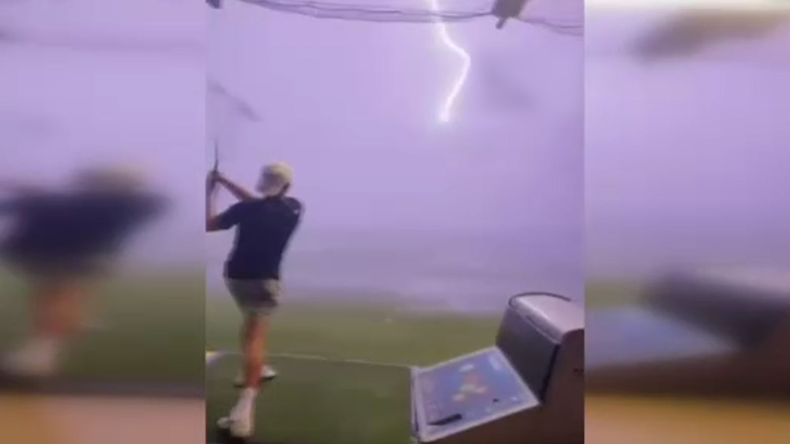 Sıra dışı olay: Golf topuna yıldırım çarptı