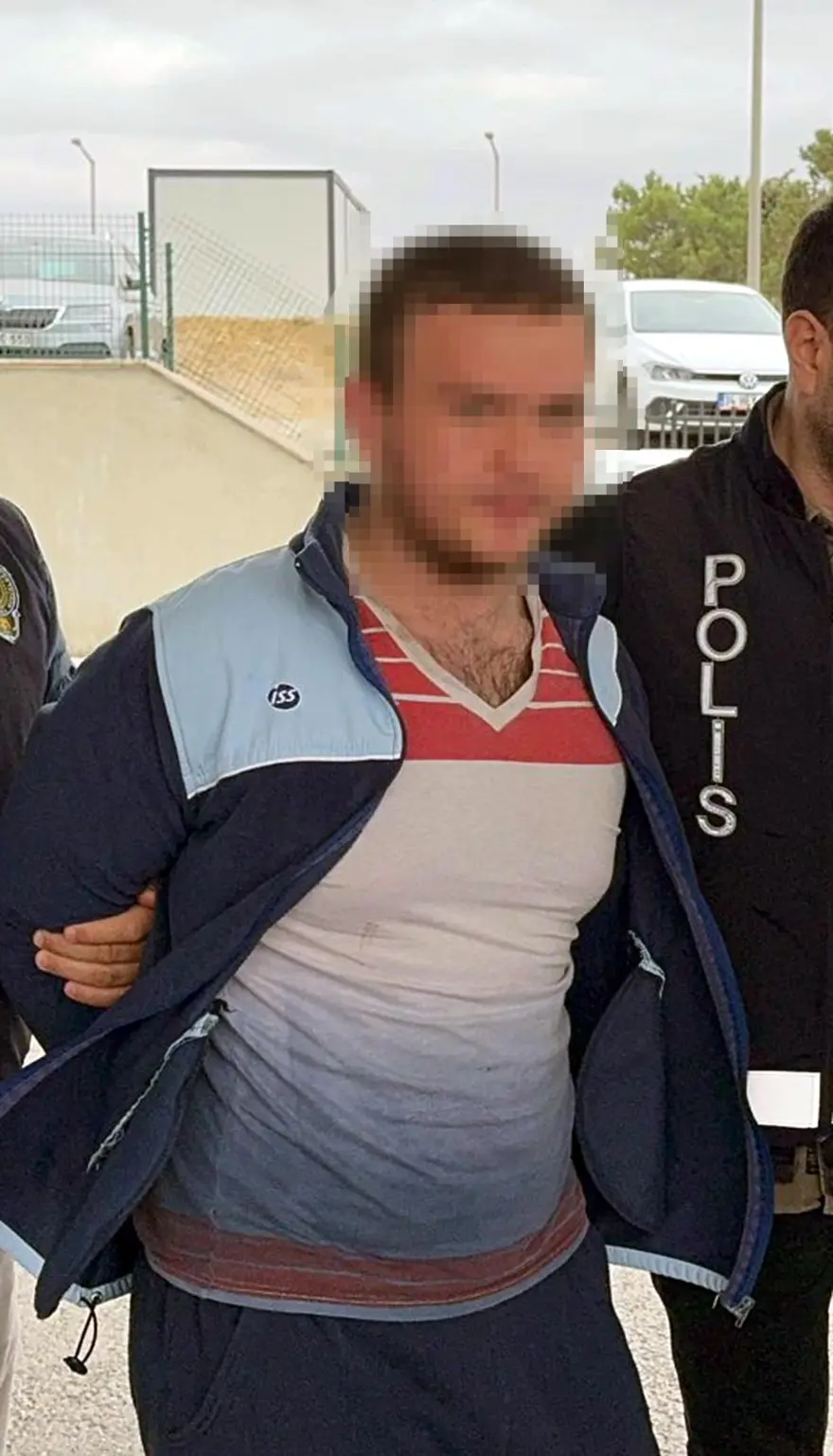 Oğlu tarafından öldürülen okul müdürü, son yolculuğuna uğurlandı 4 Oğlu tarafından öldürülen okul müdürü, son yolculuğuna uğurlandı 4