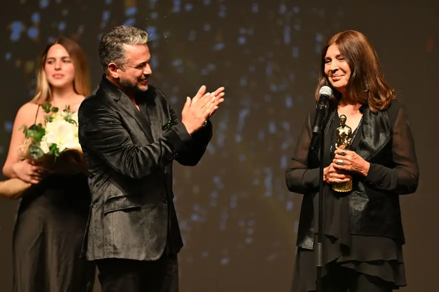 Altın Portakal görkemli bir törenle başladı: Onur Ödülü ve Başarı Ödülü sahiplerini buldu 13 Altın Portakal görkemli bir törenle başladı: Onur Ödülü ve Başarı Ödülü sahiplerini buldu 13