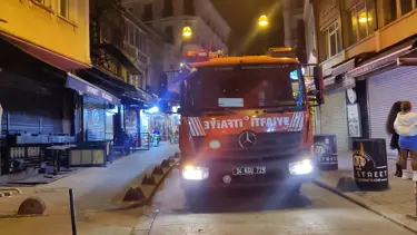 Beyoğlu'nda asansör boşluğuna düşen müşteri yaralandı