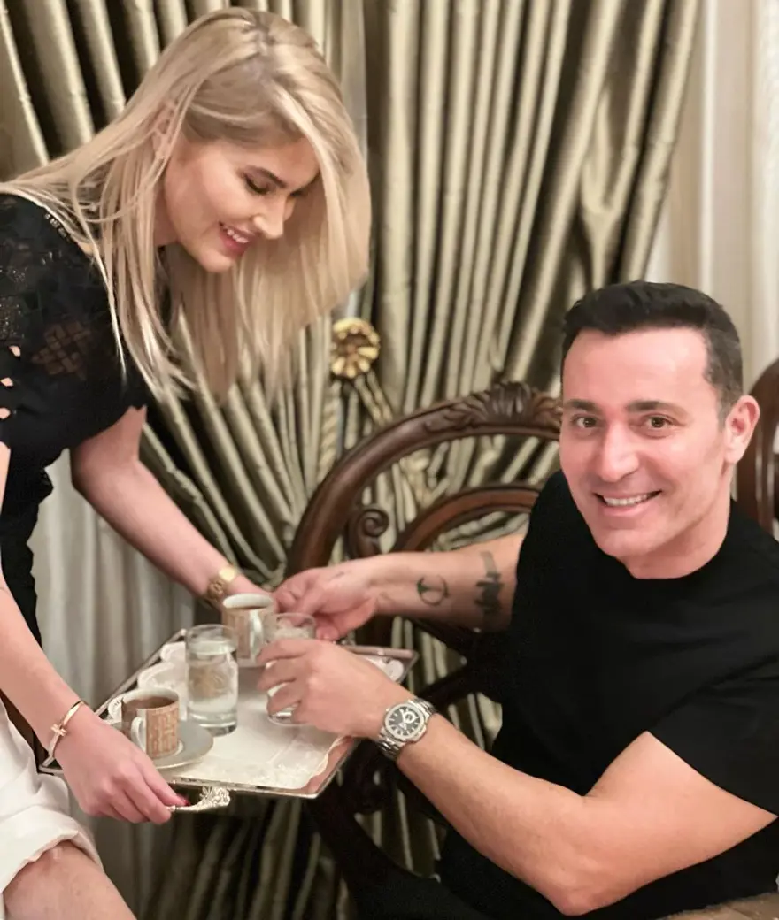Mustafa Sandal ve Melis Sütşurup nişanlandı 