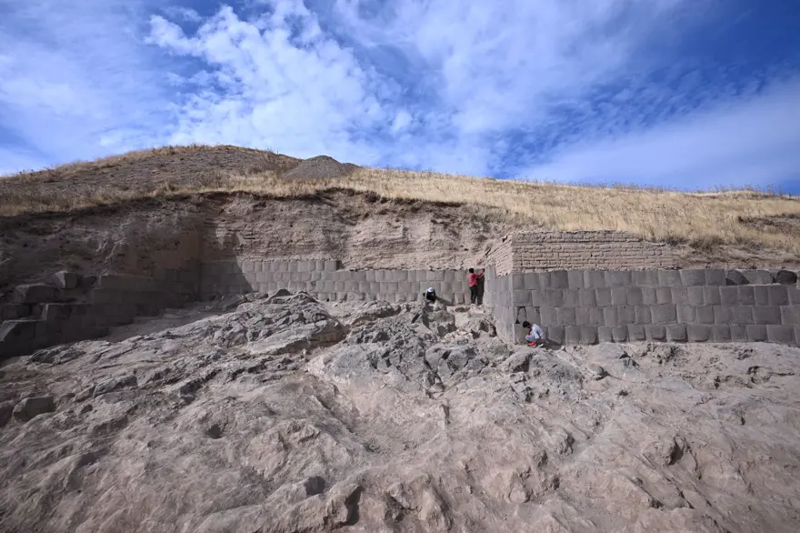 Van Gölü kıyısında ihtişamlı bir kale yükseliyor: Ayanis Kalesi adeta yeniden inşa ediliyor! 1