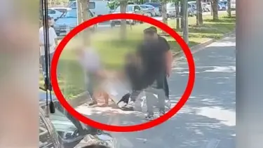 Yol ortasında alacak verecek kavgası: Kemerle boğazını sıktılar