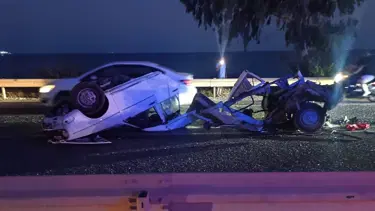 İkiye bölünen otomobilde 1 ölü, 1 yaralı