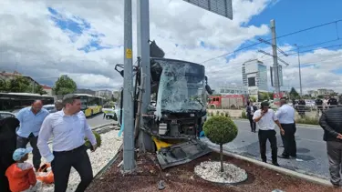 Kayseri'de TIR, halk otobüsüne çarptı: Yaralılar var