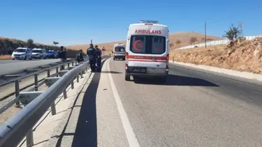 Bariyere çarpan motosikletli ağır yaralandı