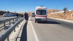 Bariyere çarpan motosikletli ağır yaralandı