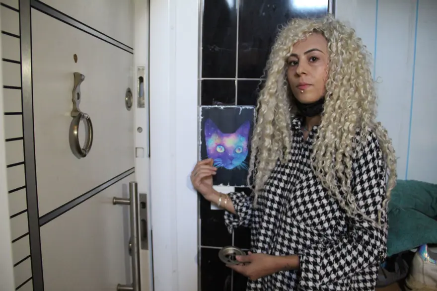 Çilingire açtırdıkları evde uyuyan çocuğun elindeki cep telefonunu bile çaldılar 3