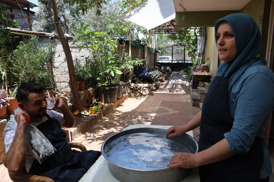 Hava sıcaklığı 40 derece: Zorlu mesaileri sürüyor 1 Hava sıcaklığı 40 derece: Zorlu mesaileri sürüyor 1