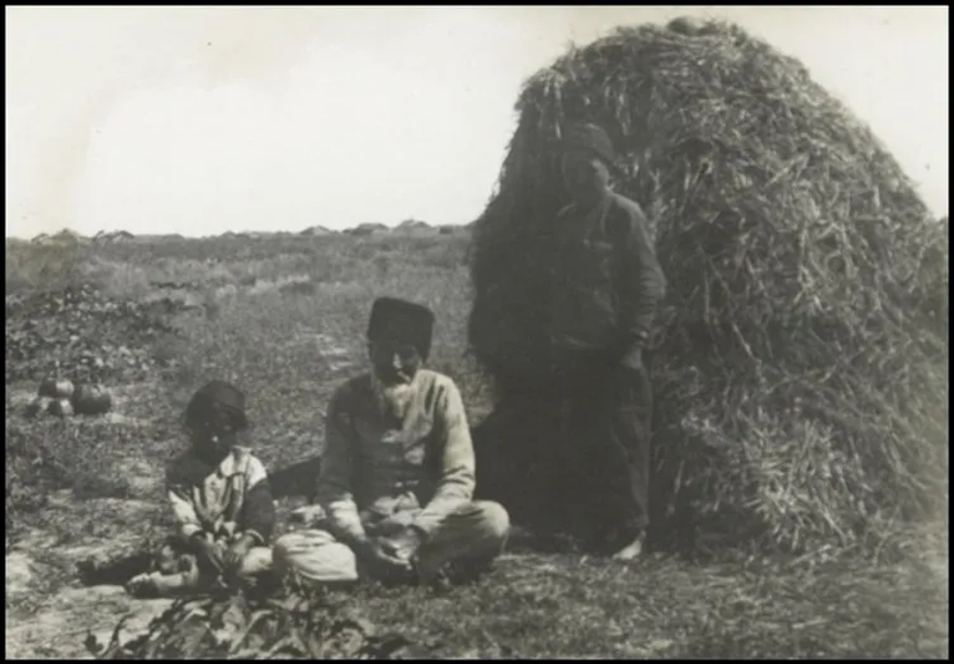 Bilim kurgu değil Türk boylarının 111 yıllık fotoğrafları. Gizemli heykeller, gelişmiş aletler, tanıdık kıyafetler (106 fotoğrafla gizemli Türk tarihi) 40
