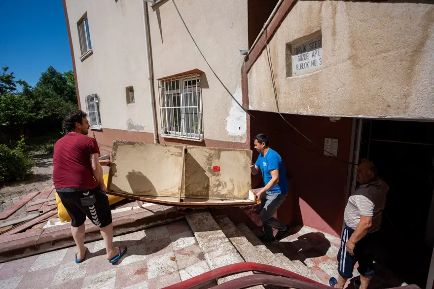 Ankara'da sağanak: Evleri ve iş yerlerini su bastı 13 Ankara'da sağanak: Evleri ve iş yerlerini su bastı 13