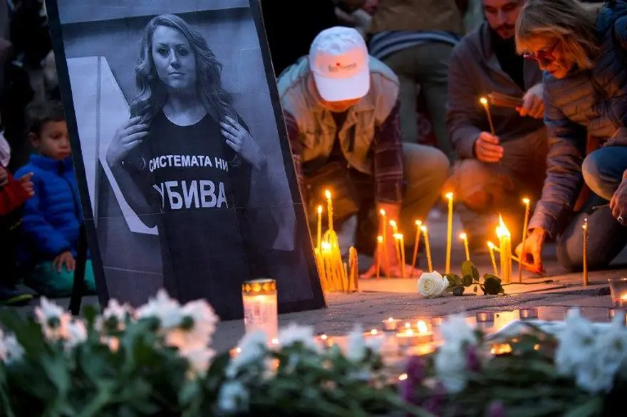 Bulgaristan gazeteci Marinova için yasta 4