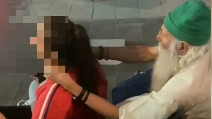 Kendini 'şifacı' olarak tanıttı, 'cinsel istismar'dan tutuklandı 3 Kendini 'şifacı' olarak tanıttı, 'cinsel istismar'dan tutuklandı 3