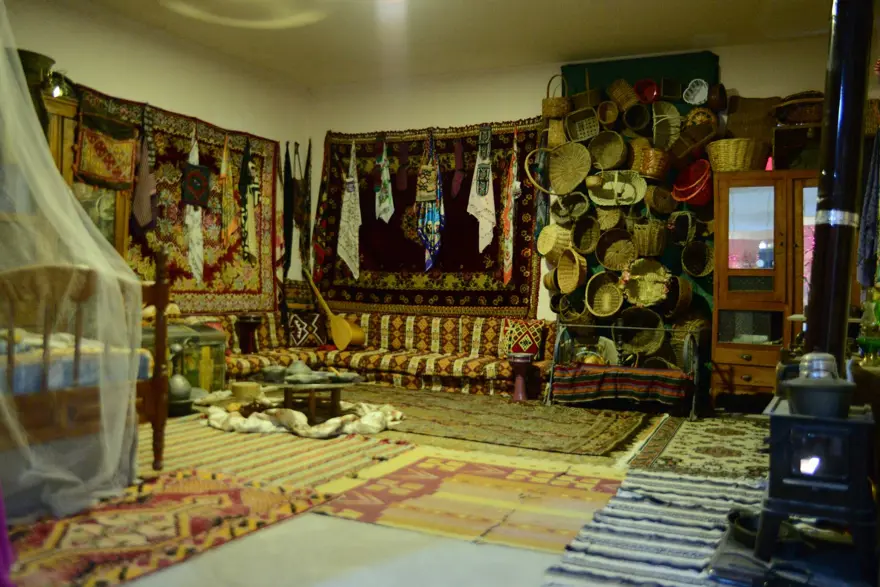 59 yıldır klasik otomobil ve eşya biriktiriyor: Bursa'daki evini müzeye çevirdi 9