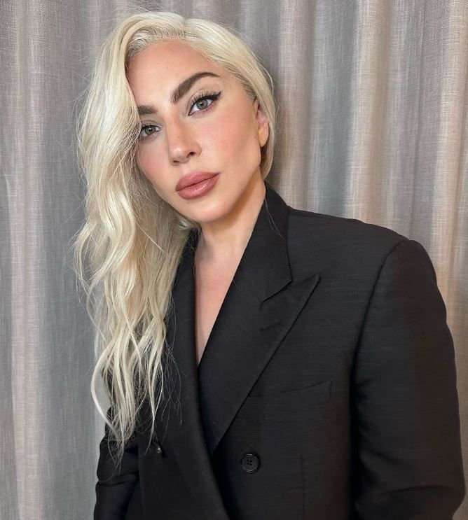 Lady Gaga, erkek olduğu yönündeki iddialara yanıt verdi