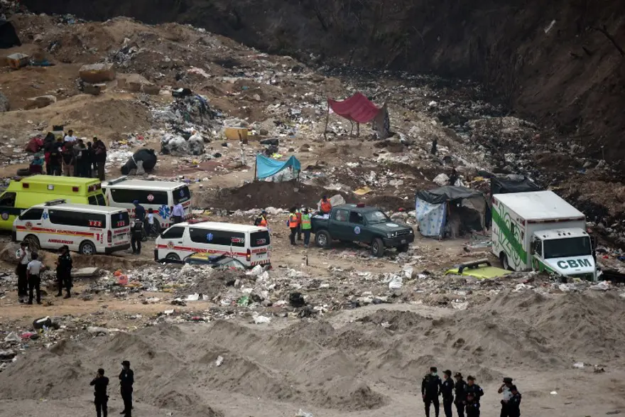 Guatemala'da çöp yığını göçtü: 3 ölü 5 Guatemala'da çöp yığını göçtü: 3 ölü 5